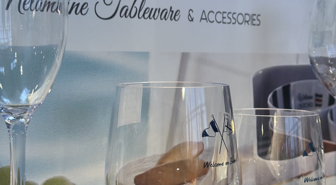 melamin service tallerkner glas skåle båd